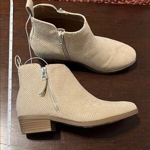 Universal Thread Perforated Tan Ankle Booties